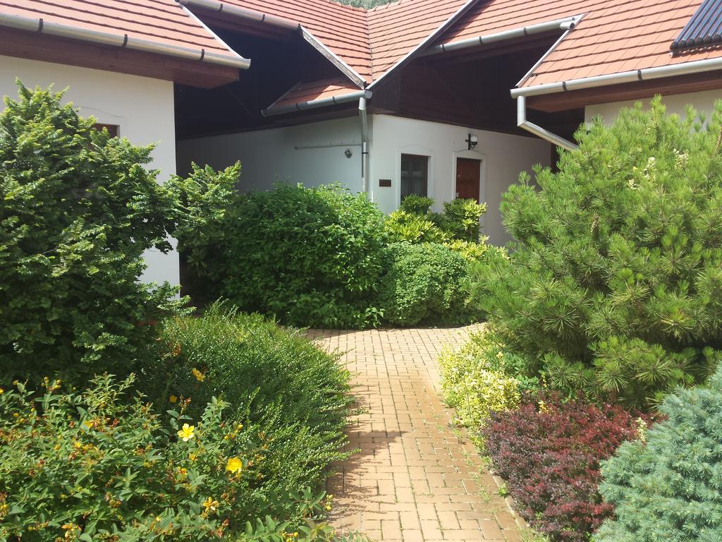 Nadas Panzio Tiszafured Exterior photo