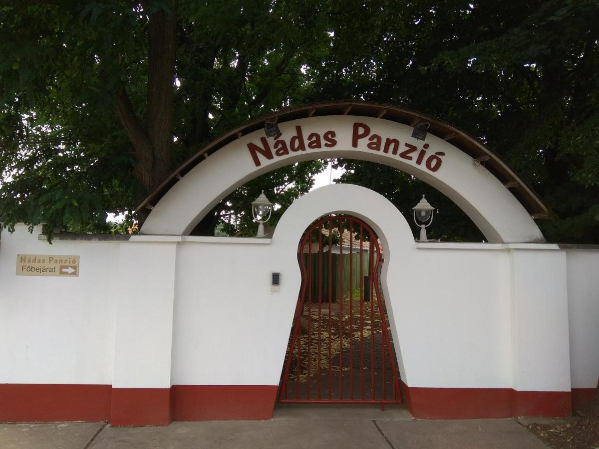 Nadas Panzio Tiszafured Exterior photo