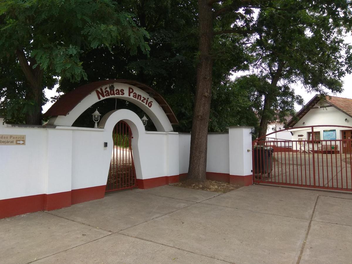 Nadas Panzio Tiszafured Exterior photo